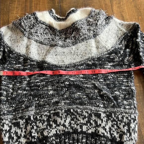 Chunky Knit Black and Gray Crew Neck Sweater - Picture 5 of 6